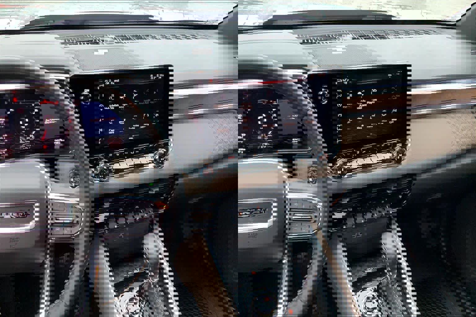 Used 2023 GMC Canyon Denali image 9