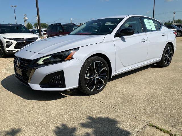 Used 2024 Nissan Altima 2.5 SR AWD/4WD image 1