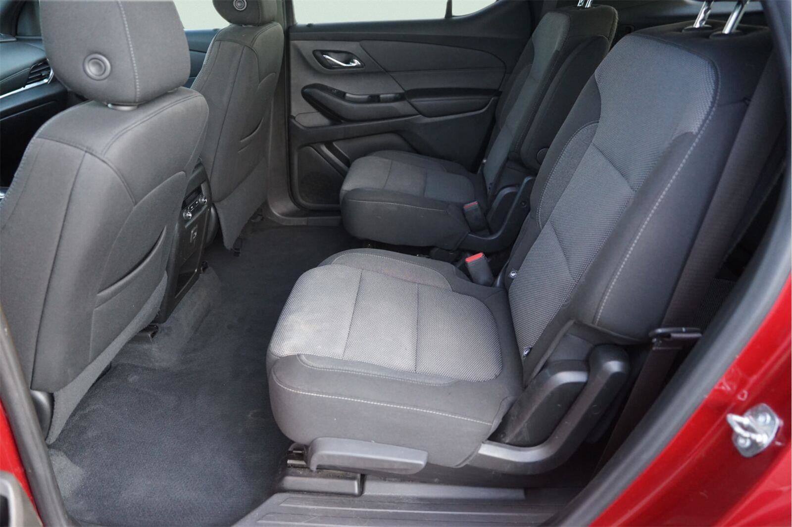 Used 2023 Chevrolet Traverse LT FWD image 12