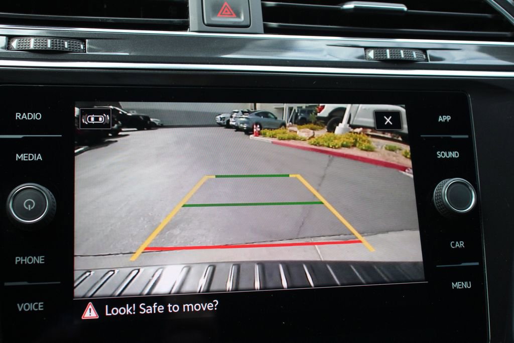 Used 2022 Volkswagen Tiguan SE R-Line FWD image 32