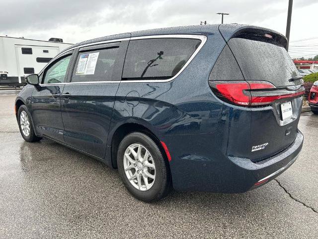 Used 2025 Chrysler Pacifica Select FWD image 6