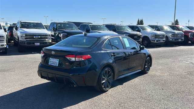 Used 2025 Toyota Corolla SE FWD image 3