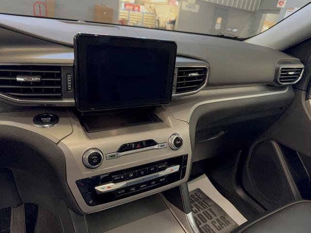 Certified 2022 Ford Explorer XLT w/ Equipment Group 202A image 10