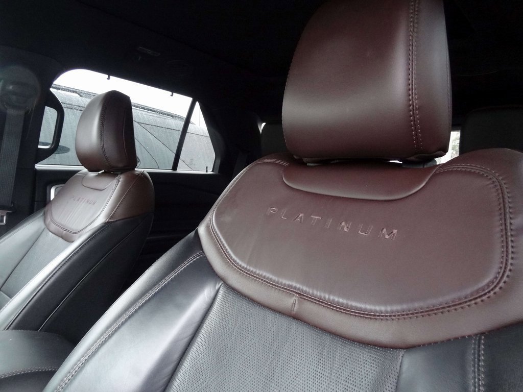 Certified 2022 Ford Explorer Platinum w/ Equipment Group 601A image 6