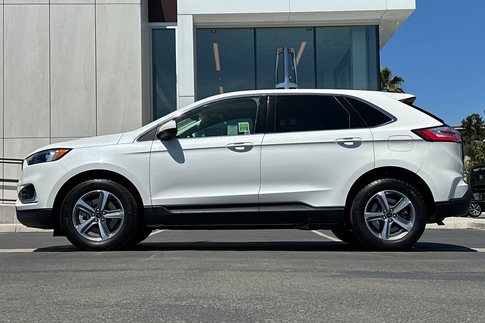Certified 2023 Ford Edge SEL w/ Convenience Package AWD/4WD image 6