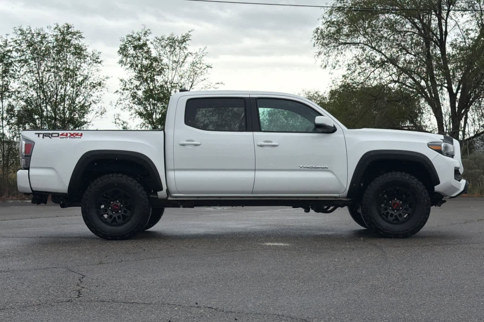 Used 2020 Toyota Tacoma TRD Off-Road w/ Technology Package AWD/4WD image 8