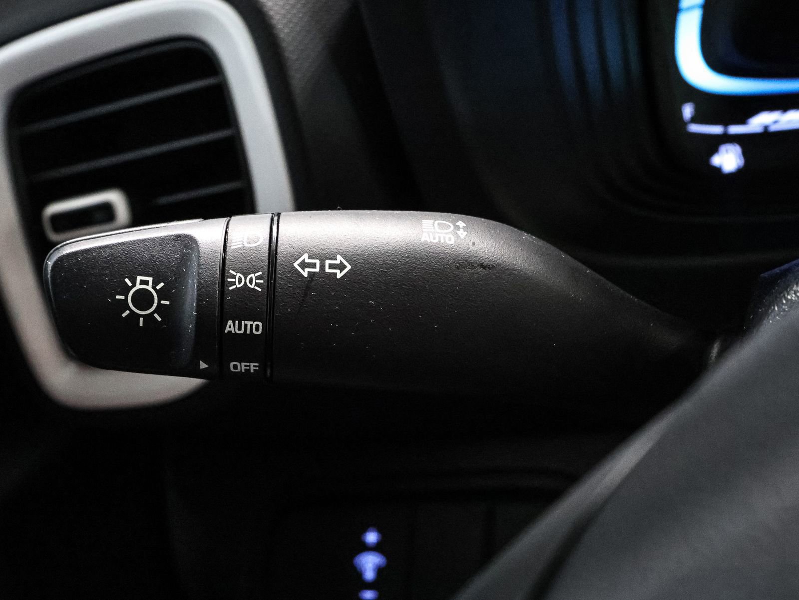 Used 2023 Hyundai Venue Limited w/ Cargo Package image 33