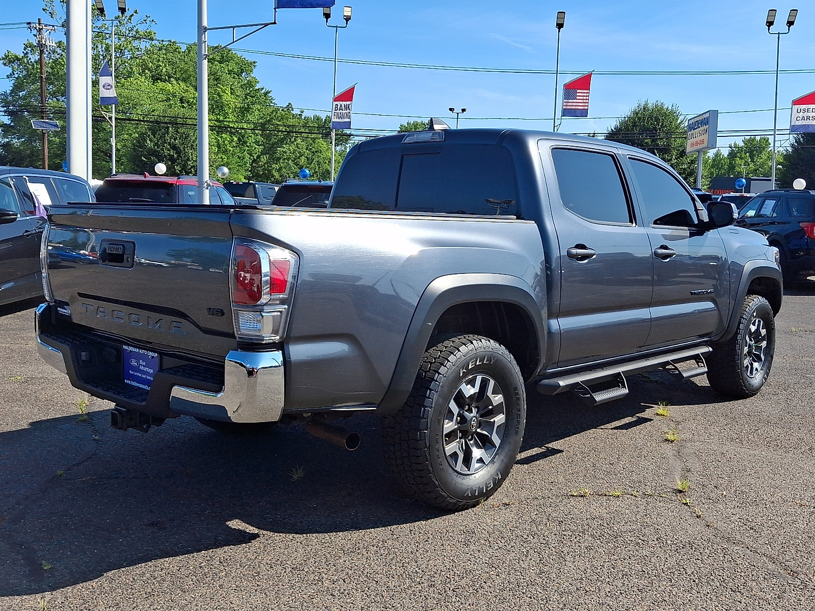 Used 2022 Toyota Tacoma TRD Off-Road AWD/4WD image 7