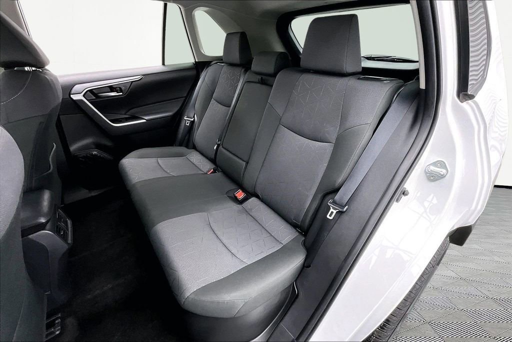 Used 2025 Toyota RAV4 XLE image 26