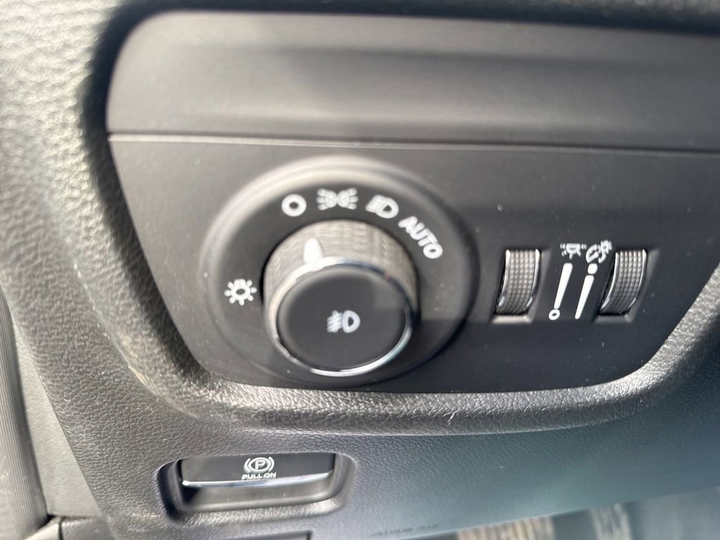 Used 2023 Jeep Grand Cherokee Limited image 28