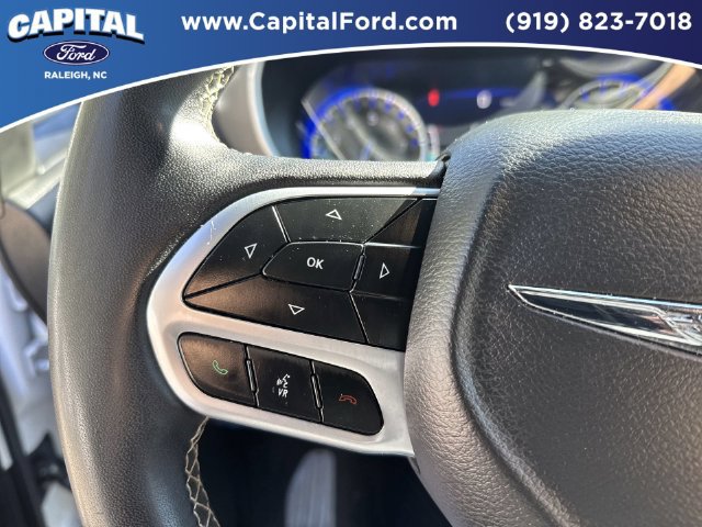 Used 2025 Chrysler Pacifica Select FWD image 21