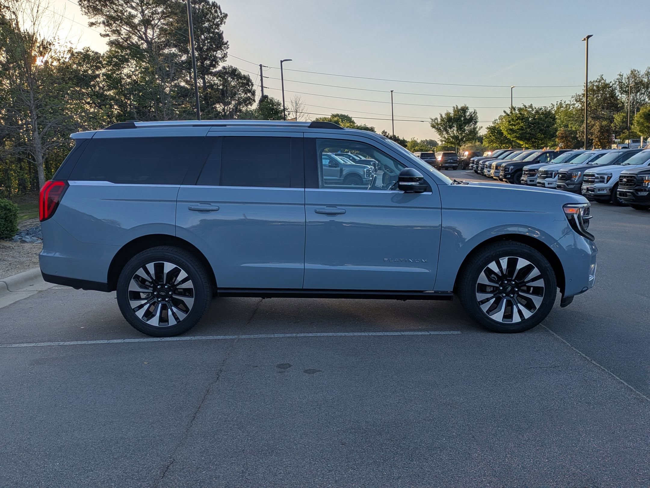 Certified 2025 Ford Expedition Platinum w/ Driver's Package AWD/4WD image 3