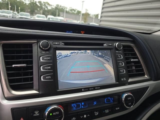 Used 2019 Toyota Highlander XLE image 12