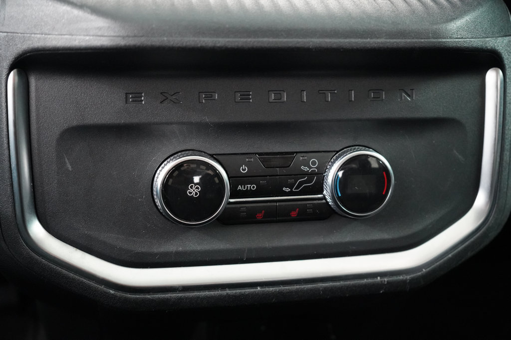 Certified 2025 Ford Expedition Platinum AWD/4WD image 21
