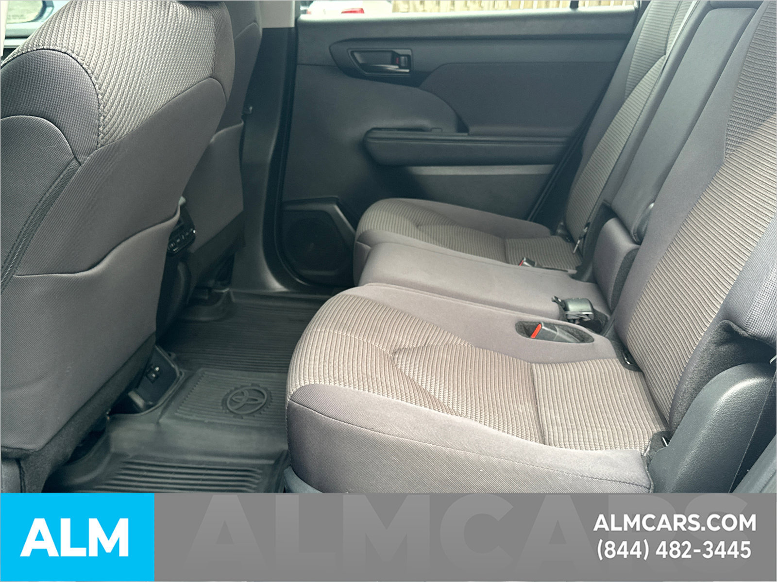 Used 2024 Toyota Highlander LE AWD/4WD image 24