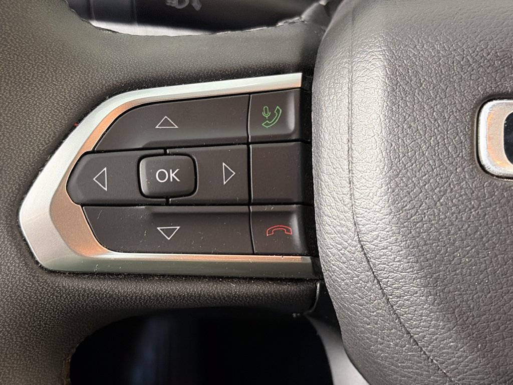 Used 2024 Jeep Compass Latitude AWD/4WD image 17