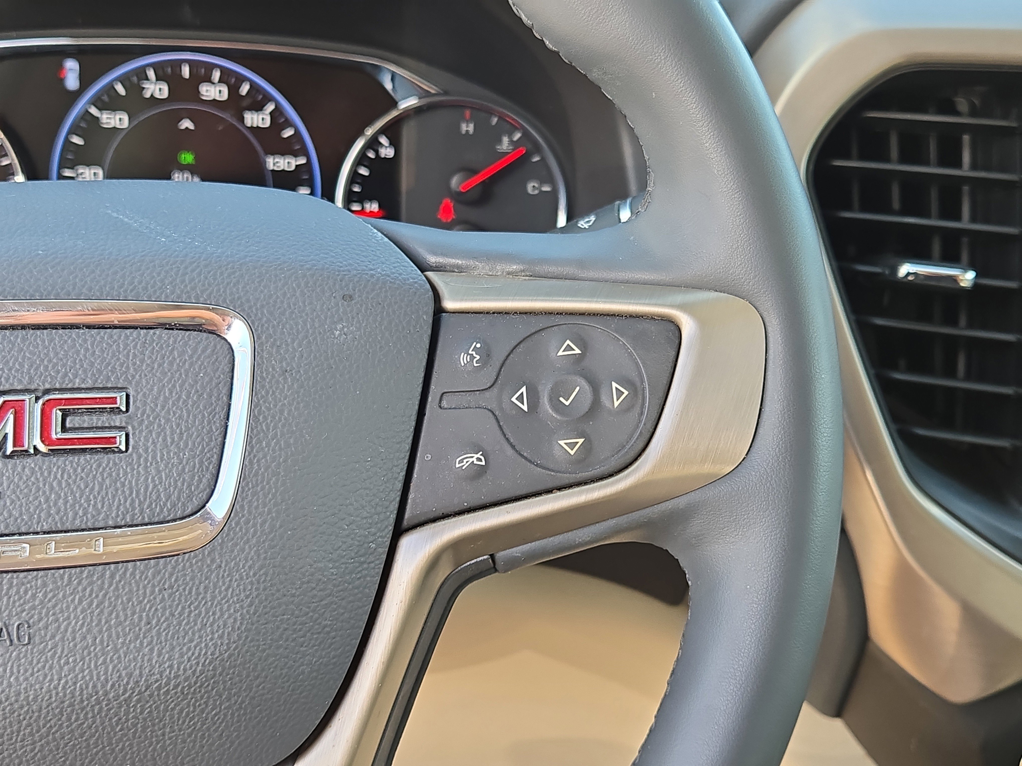 Used 2023 GMC Acadia Denali w/ Denali Technology Package FWD image 27
