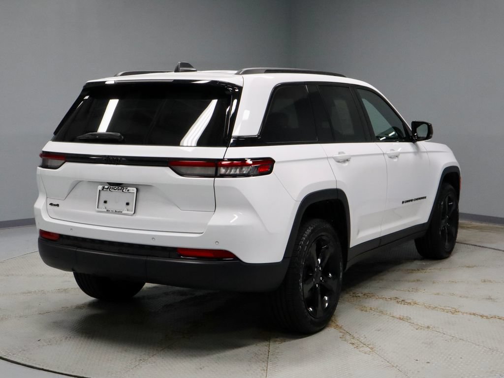 Used 2024 Jeep Grand Cherokee Altitude AWD/4WD image 11