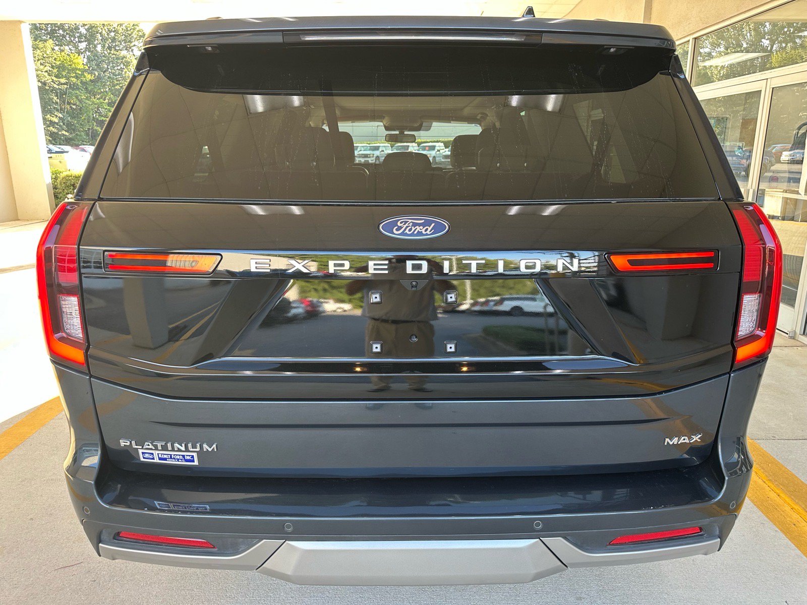 Certified 2025 Ford Expedition Max Platinum w/ Driver's Package AWD/4WD image 11