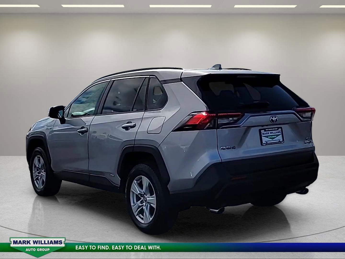 Used 2021 Toyota RAV4 XLE w/ Convenience Package AWD/4WD image 3