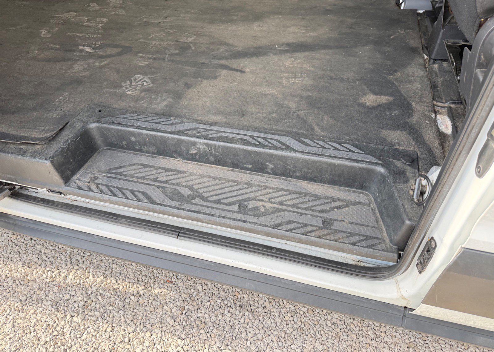 Certified 2019 Ford Transit 350 148 Medium Roof w/ Interior Upgrade Package image 15