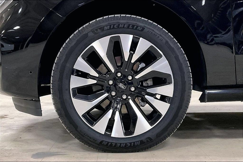 Certified 2025 Ford Expedition Max Platinum w/ Driver's Package AWD/4WD image 9