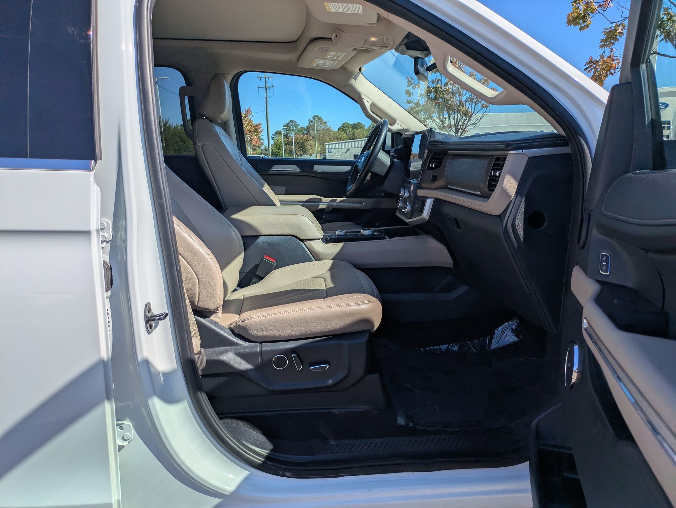 Certified 2024 Ford Expedition Limited image 34