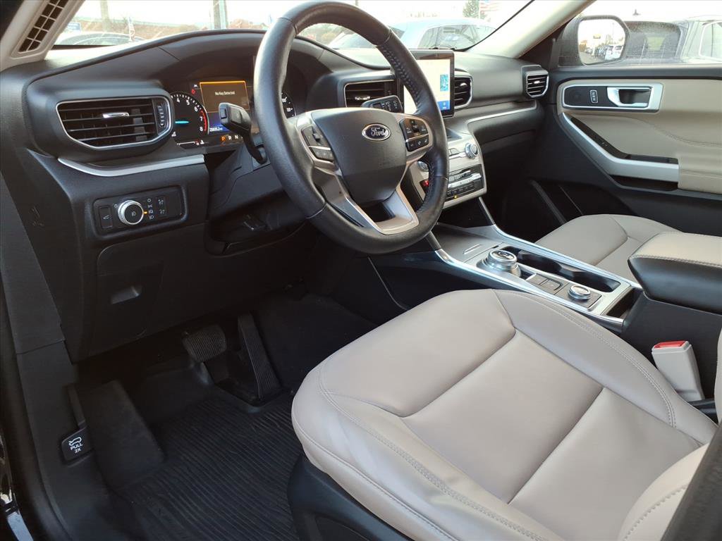 Certified 2022 Ford Explorer XLT w/ Equipment Group 202A image 14