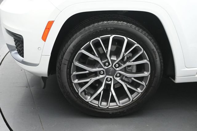 Used 2023 Jeep Grand Cherokee L Summit AWD/4WD image 36