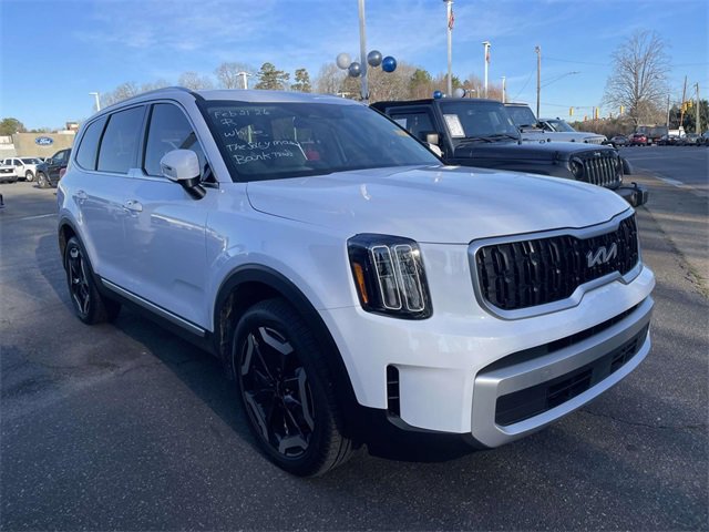 Used 2025 Kia Telluride EX w/ EX Captain's Chair Package image 5