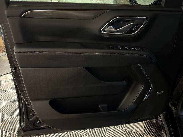 Used 2024 GMC Yukon XL AT4 w/ Technology Package AWD/4WD image 17