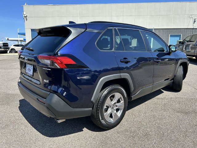 Used 2025 Toyota RAV4 XLE FWD image 35