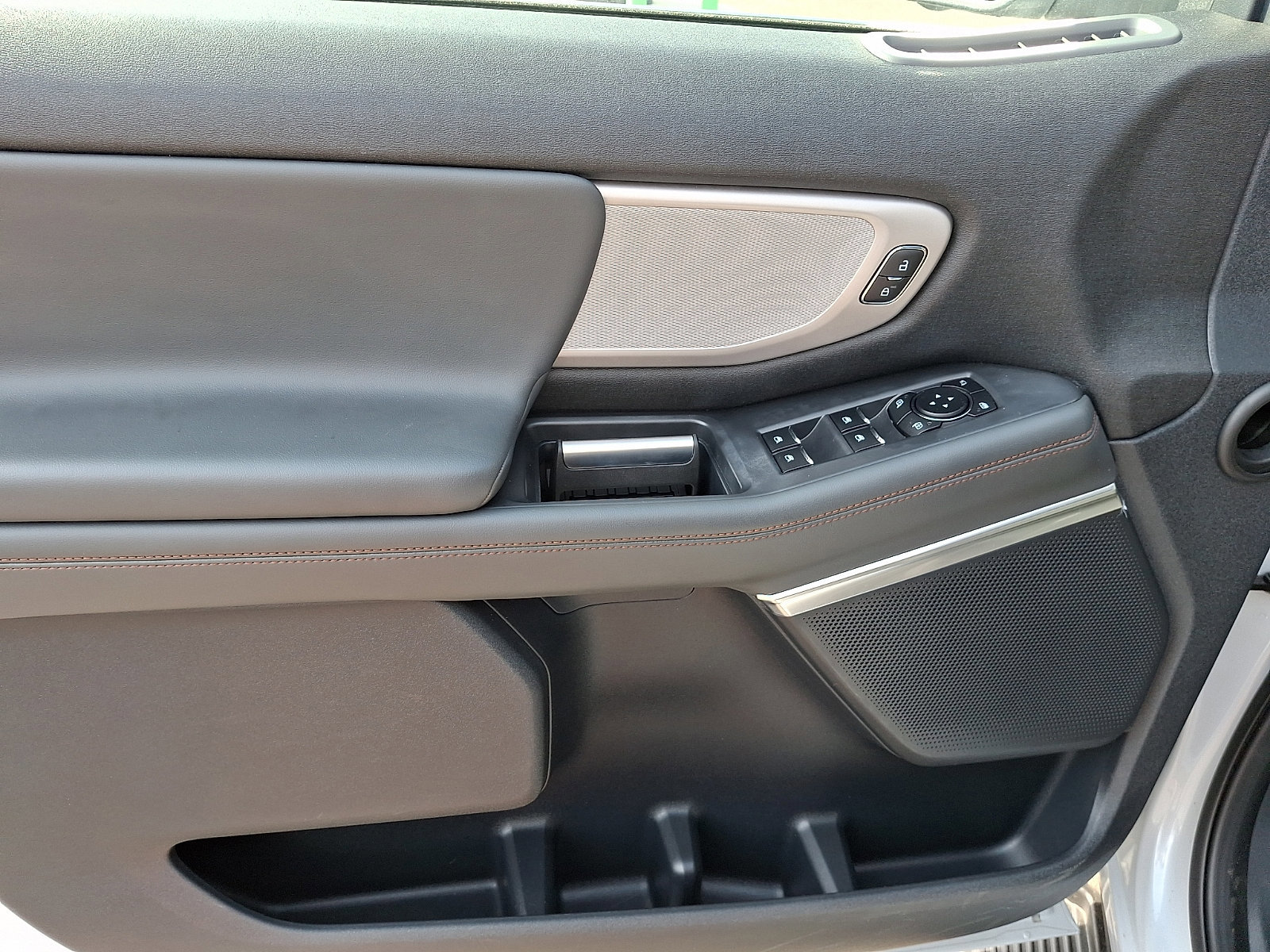 Certified 2025 Ford Expedition Max Active AWD/4WD image 14