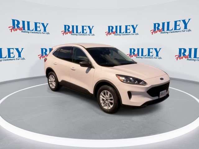 Certified 2022 Ford Escape SE w/ Cold Weather Package AWD/4WD image 2