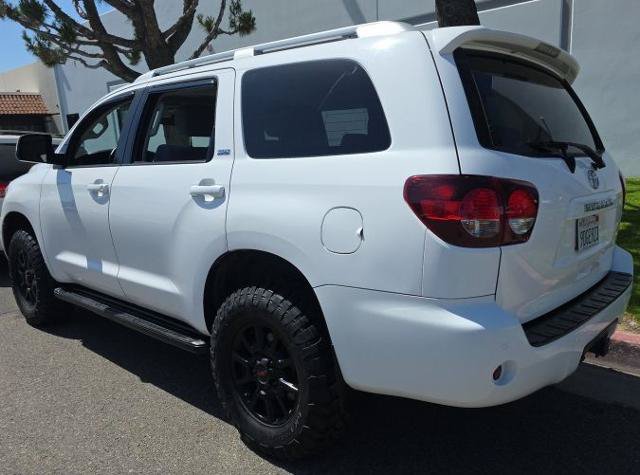 Used 2019 Toyota Sequoia SR5 AWD/4WD image 3