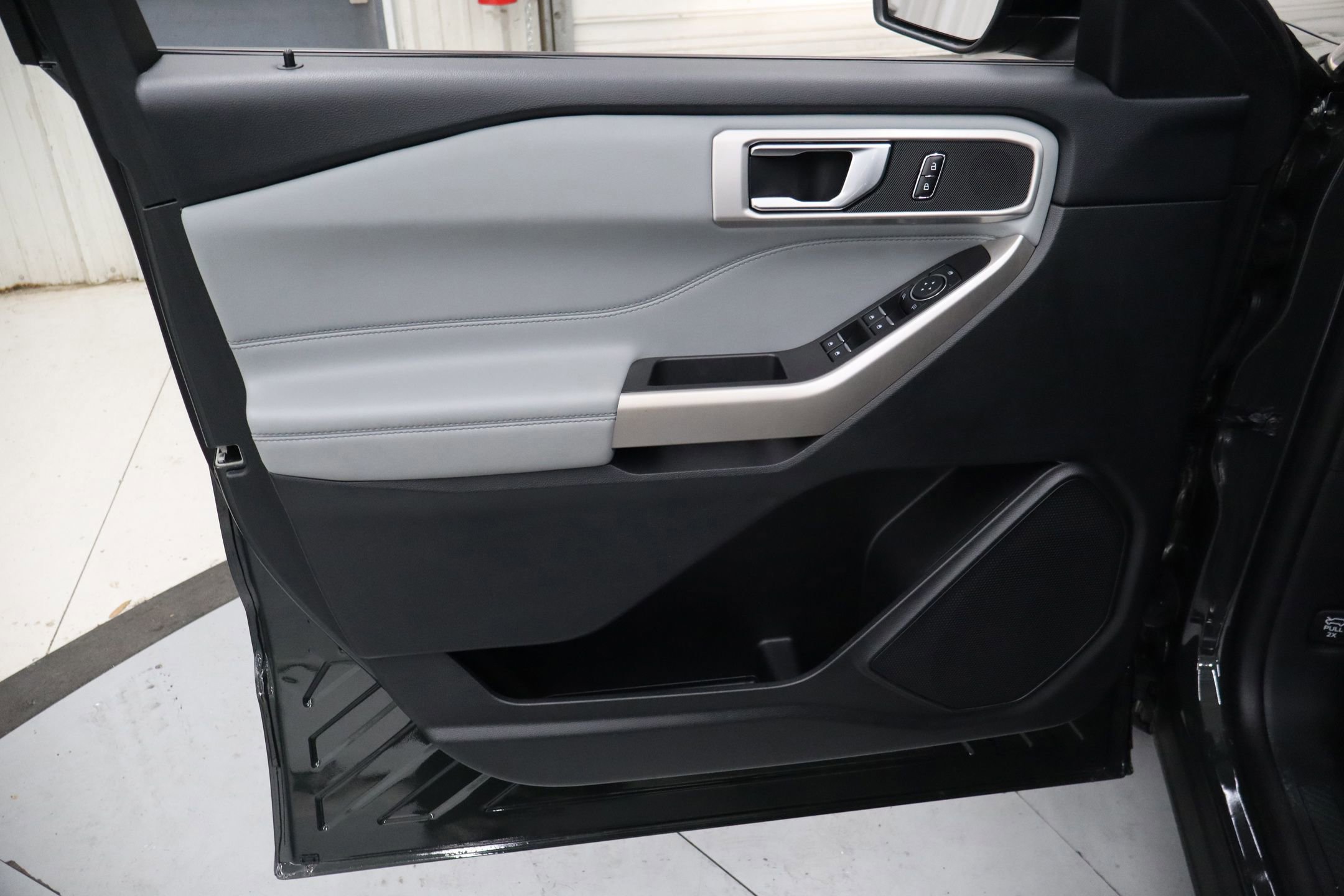 Certified 2023 Ford Explorer XLT w/ Equipment Group 202A RWD image 20