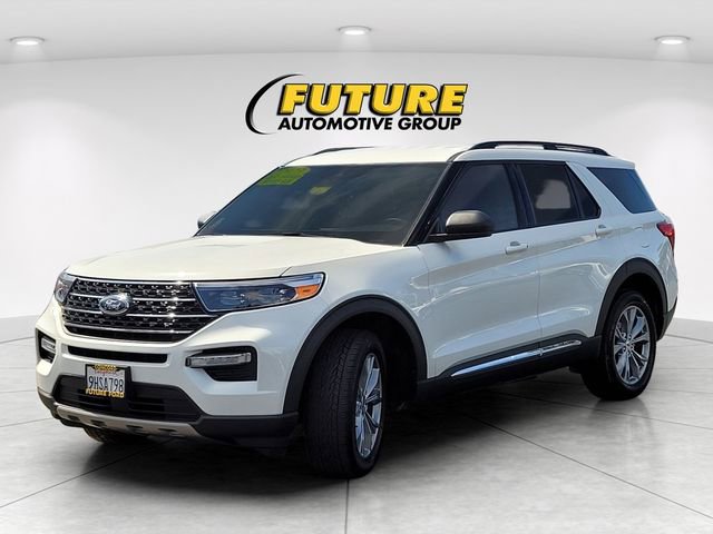 Certified 2023 Ford Explorer XLT w/ Equipment Group 202A AWD/4WD image 3