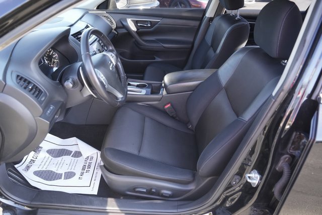 Used 2018 Nissan Altima 2.5 SR w/ Interior Lighting Package image 9