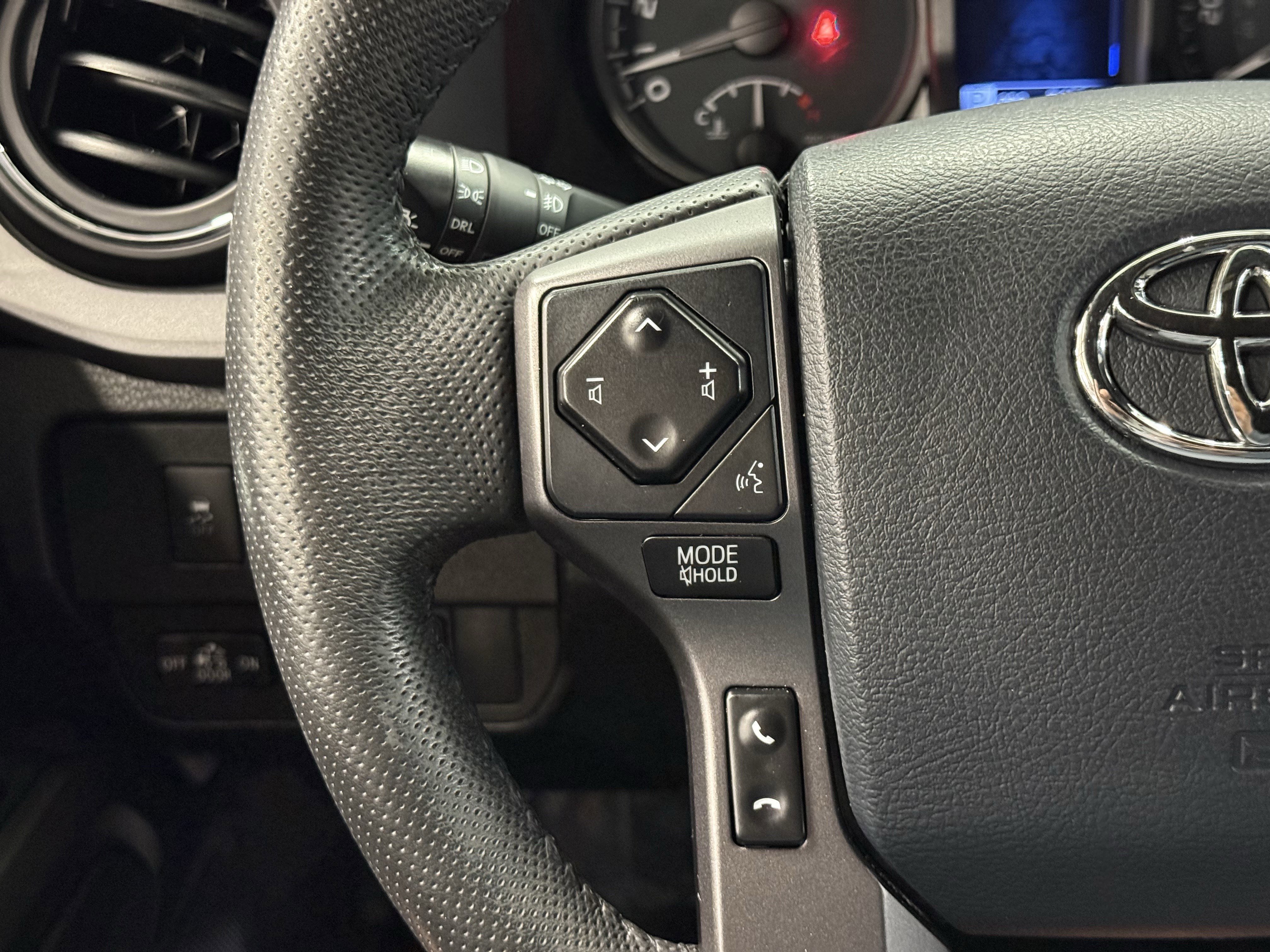 Used 2020 Toyota Tacoma TRD Off-Road image 24