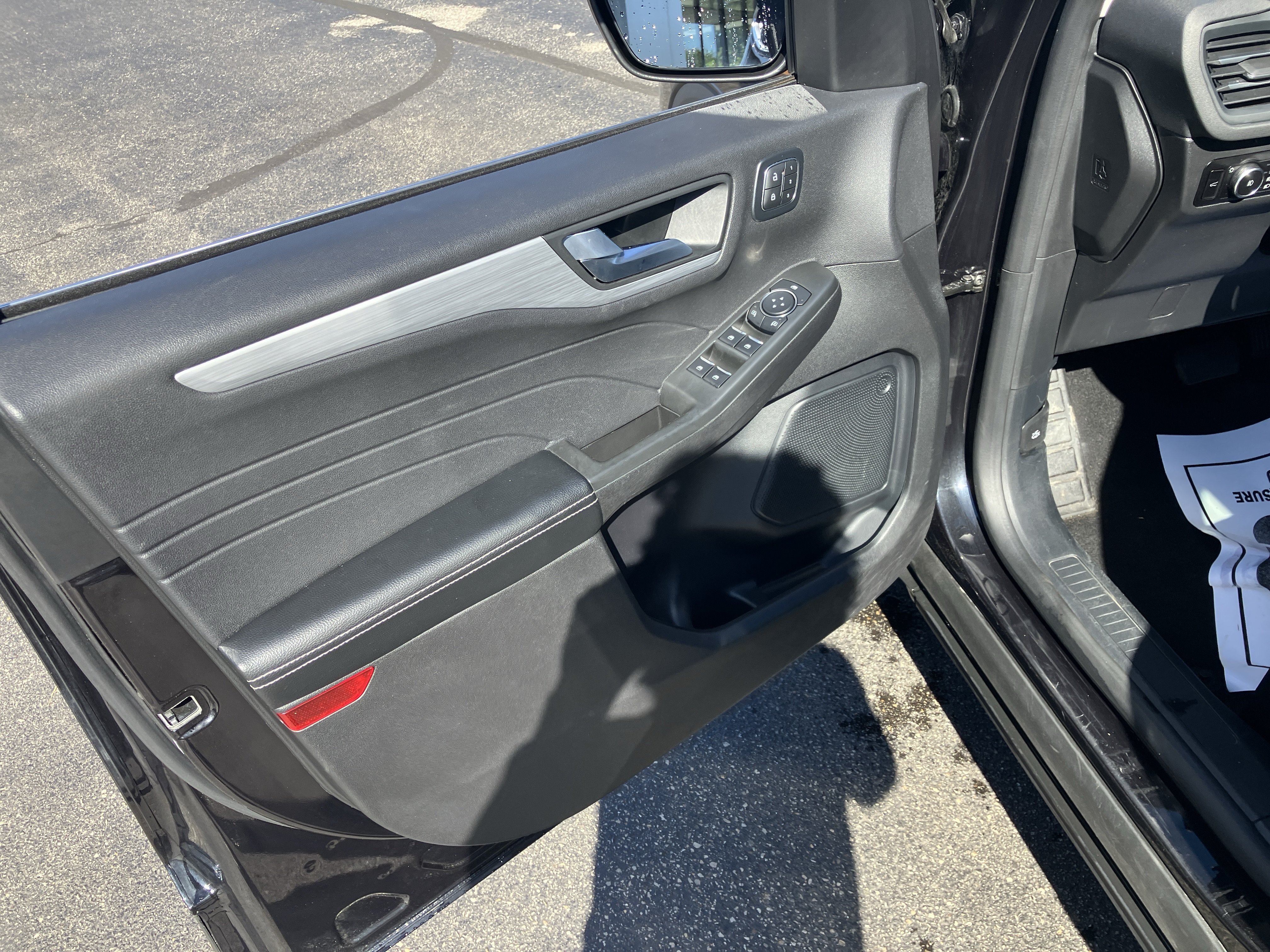 Certified 2025 Ford Escape Platinum AWD/4WD image 17