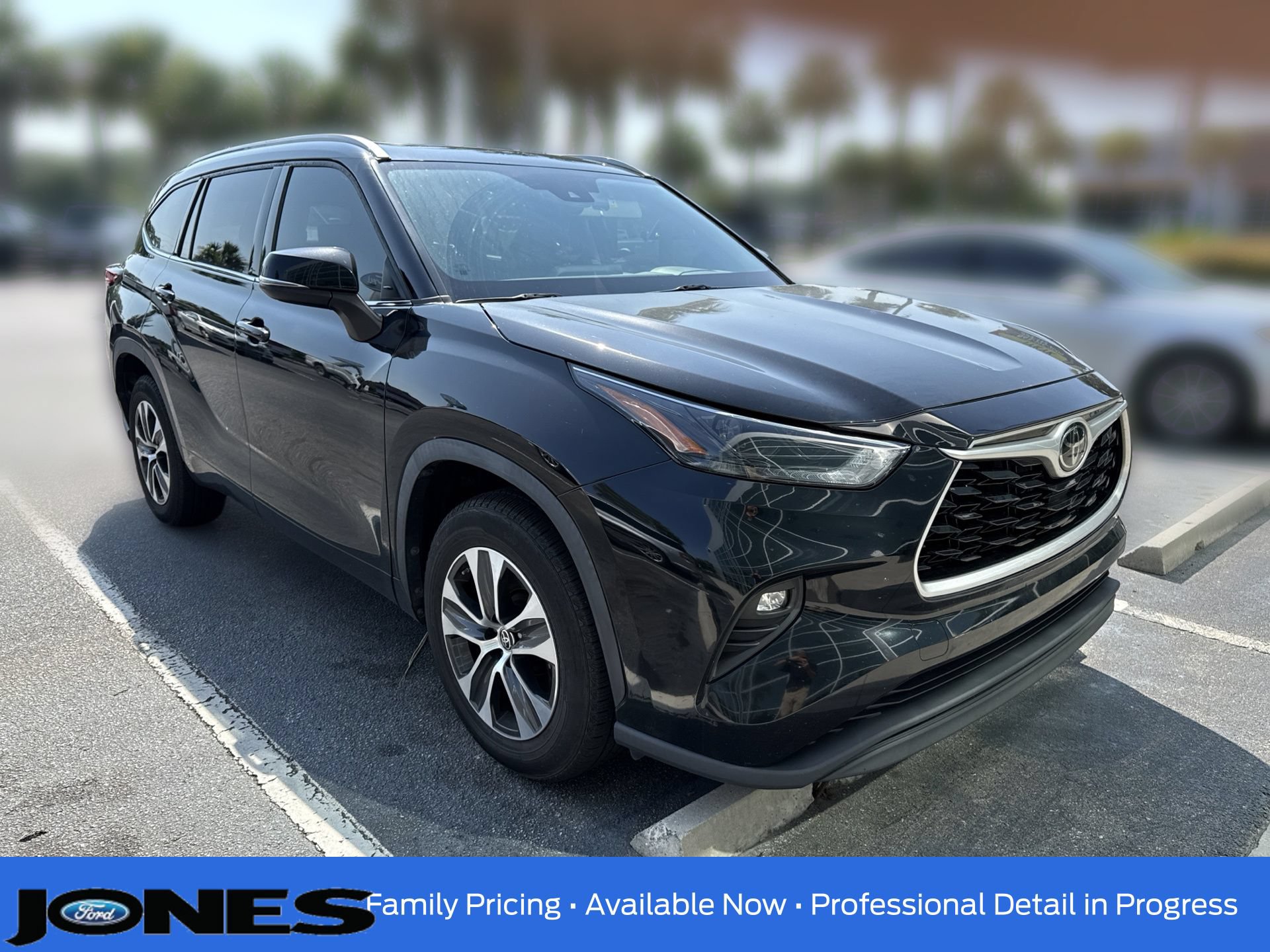 Used 2022 Toyota Highlander XLE FWD image 1