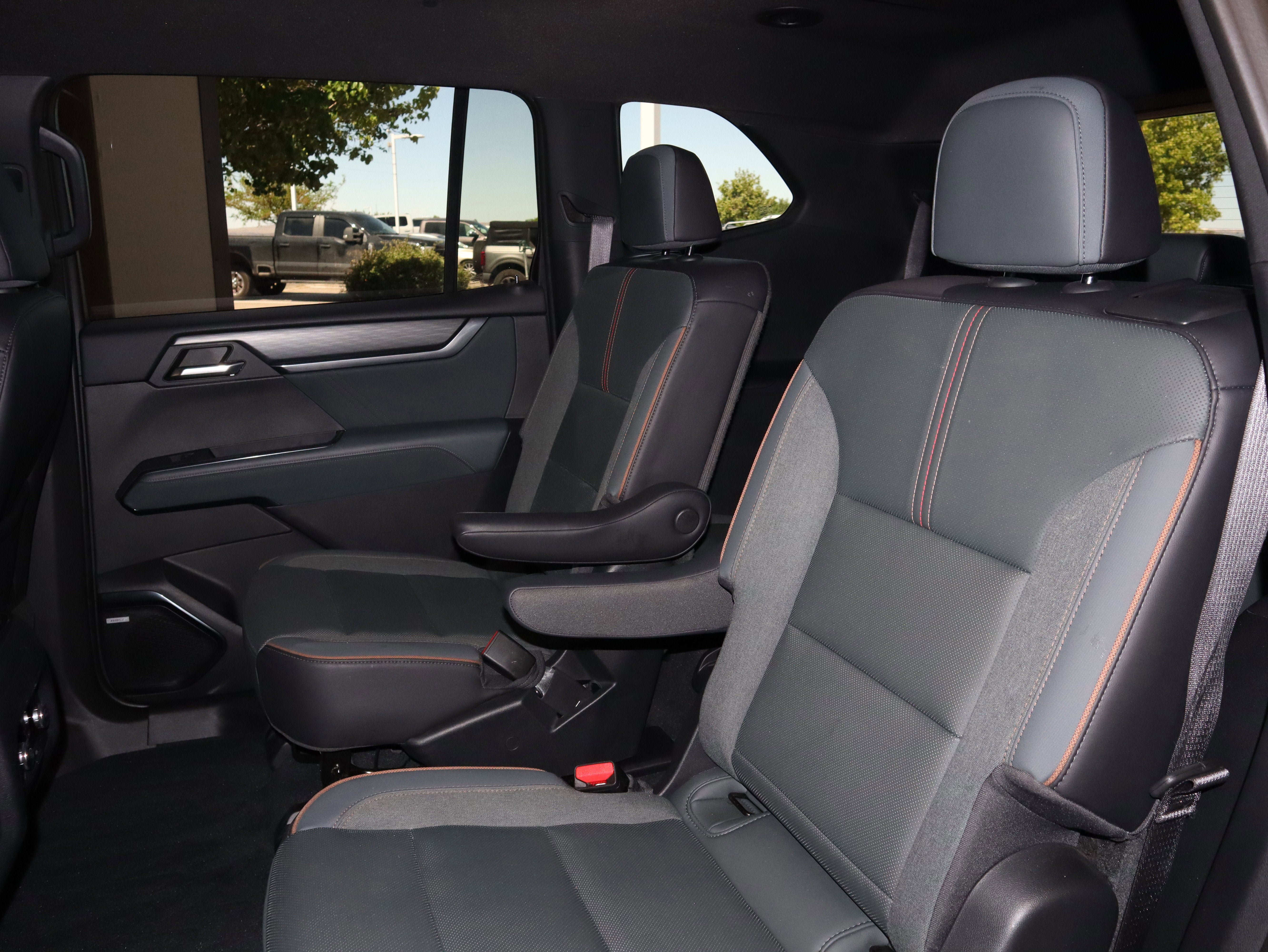 Used 2024 GMC Acadia AT4 w/ Luxury Package AWD/4WD image 36