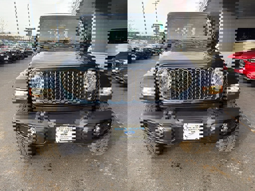 Used 2025 Jeep Gladiator Sport image 5