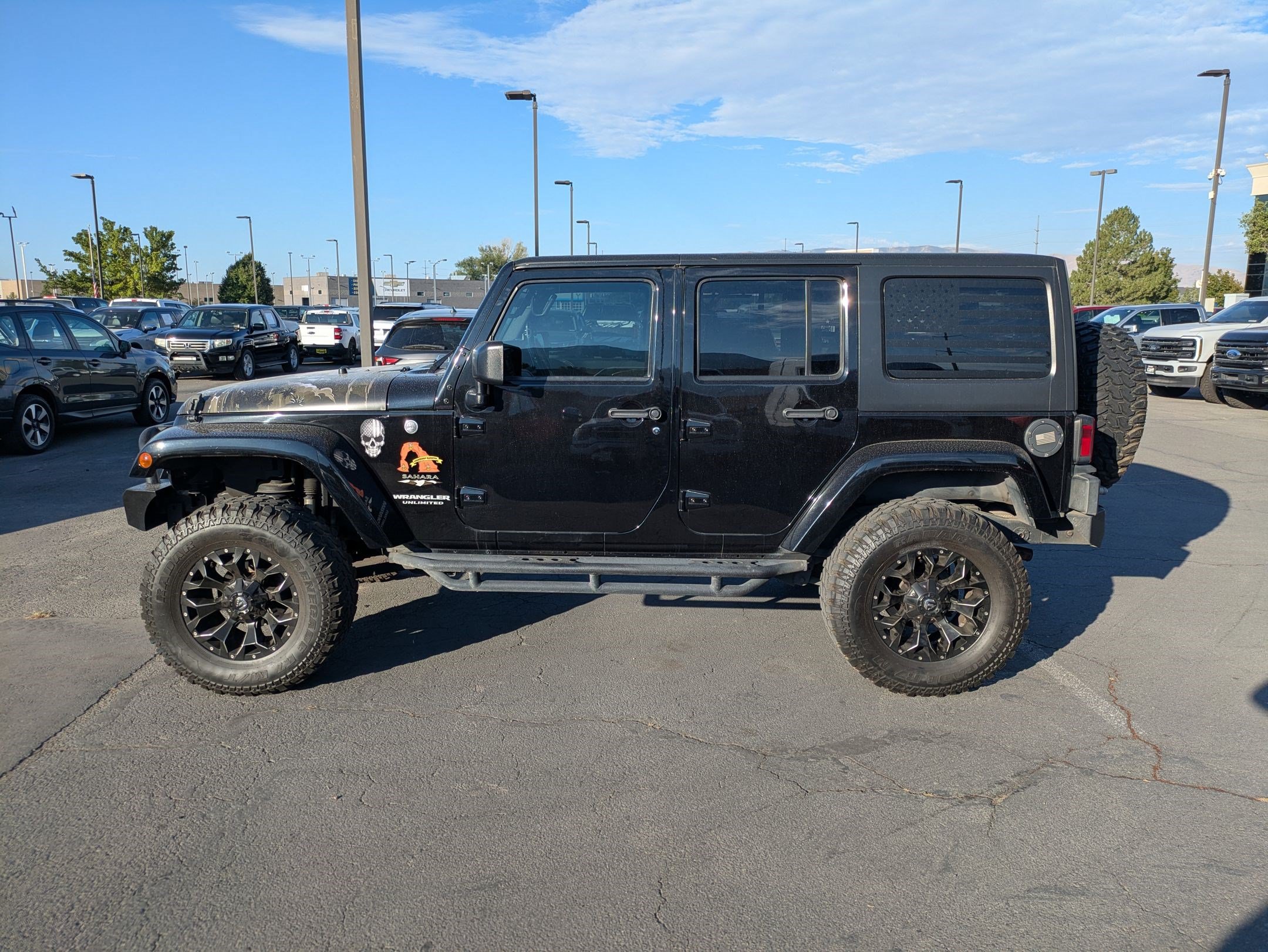 Used 2017 Jeep Wrangler Unlimited Sahara w/ Connectivity Group AWD/4WD image 9