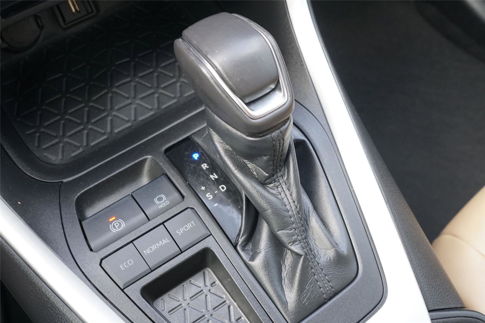 Used 2021 Toyota RAV4 XLE Premium FWD image 14