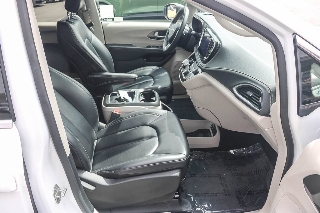 Used 2023 Chrysler Pacifica Touring-L FWD image 20