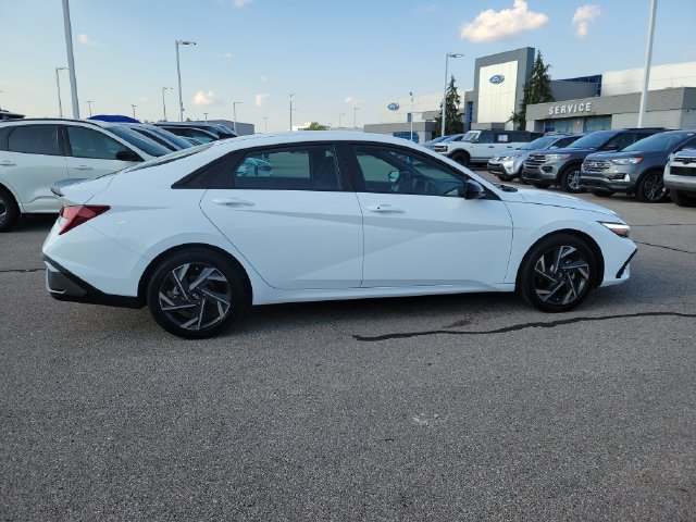 Used 2025 Hyundai Elantra Sport FWD image 6