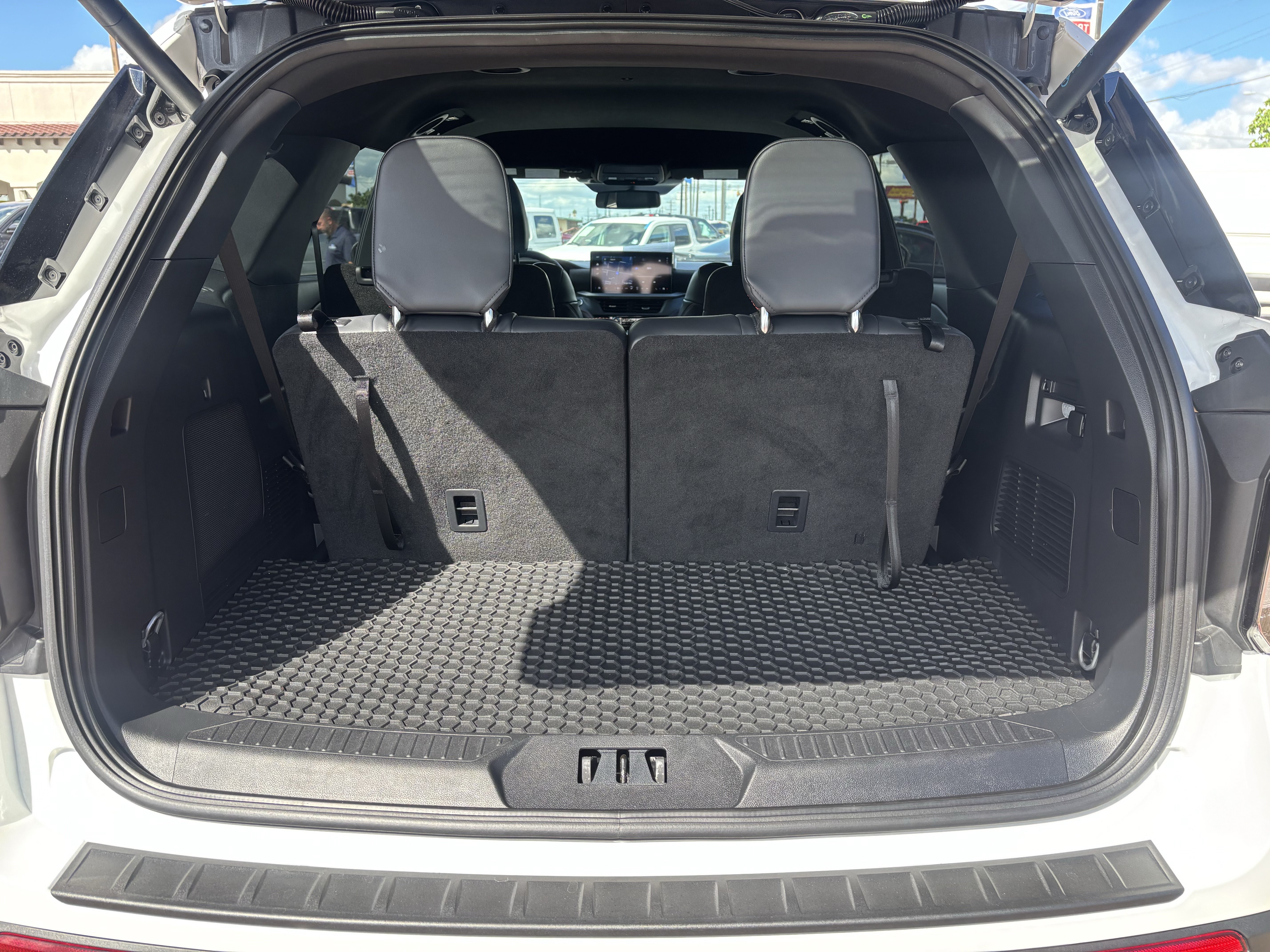 Certified 2026 Ford Explorer ST-Line w/ ST-Line Street Pack RWD image 19