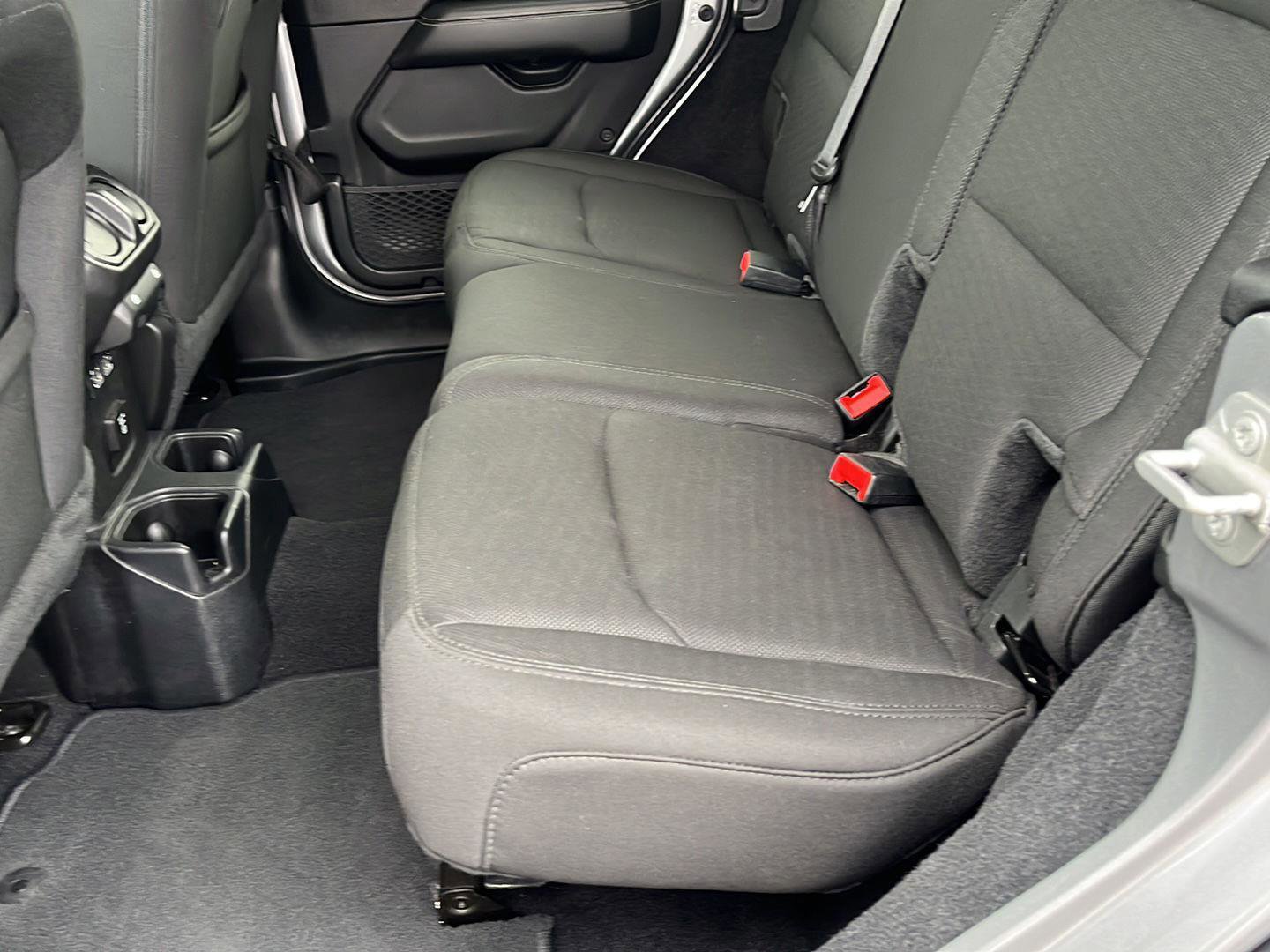 Used 2019 Jeep Wrangler Unlimited Sahara AWD/4WD image 35