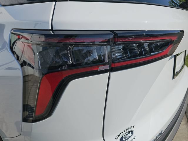 Used 2025 Chevrolet Equinox LT w/ Convenience Package II FWD image 32